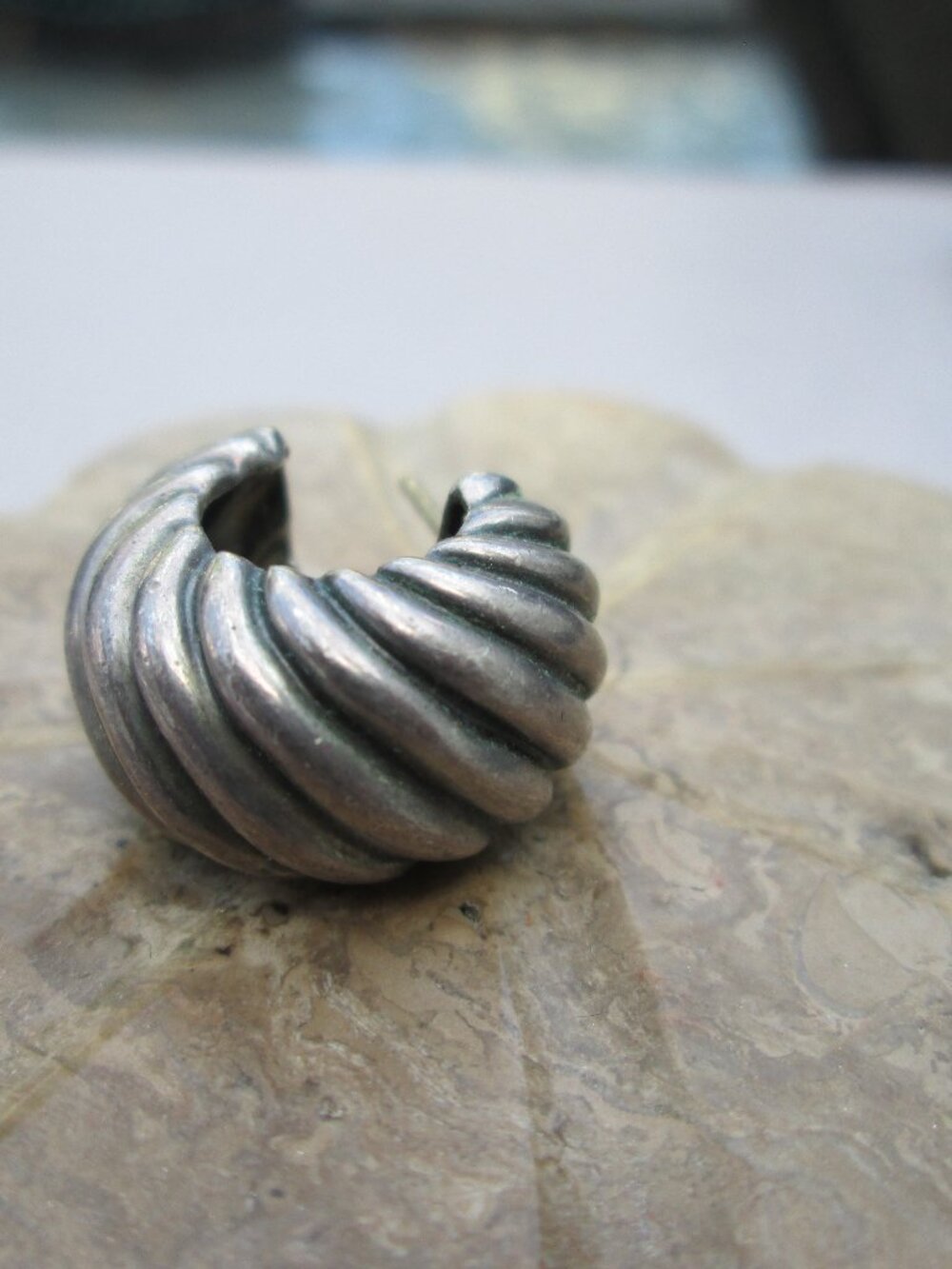 Authentic single only 1  David Yurman sterling hoop earring